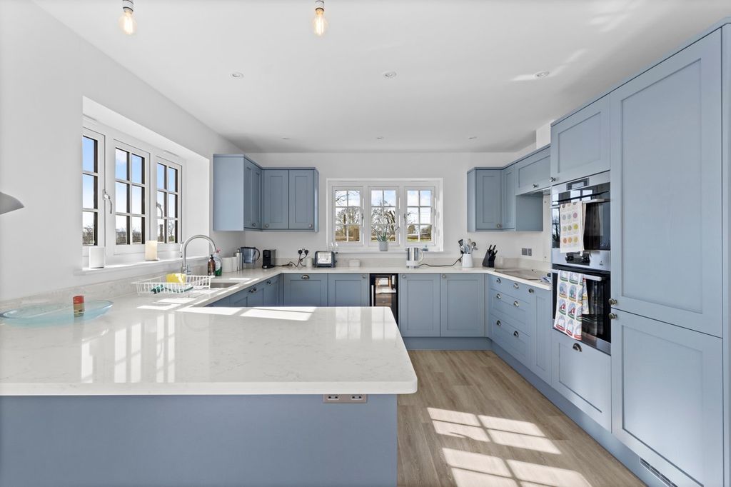 Property photo 2 of 41