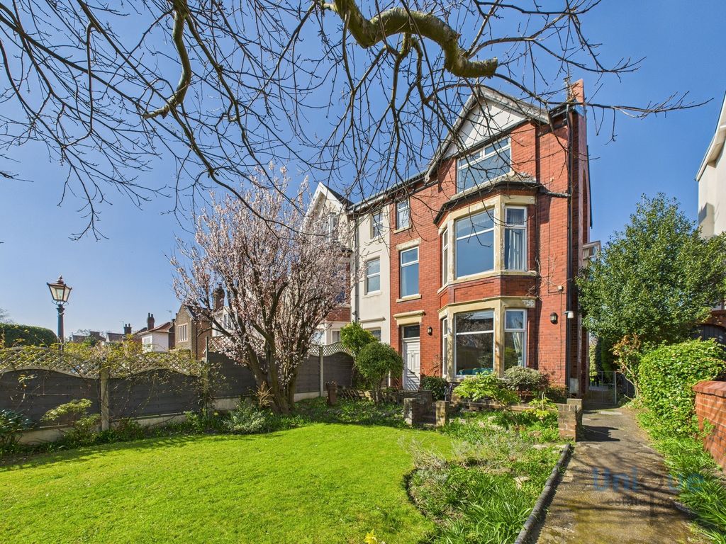Property photo 1 of 33