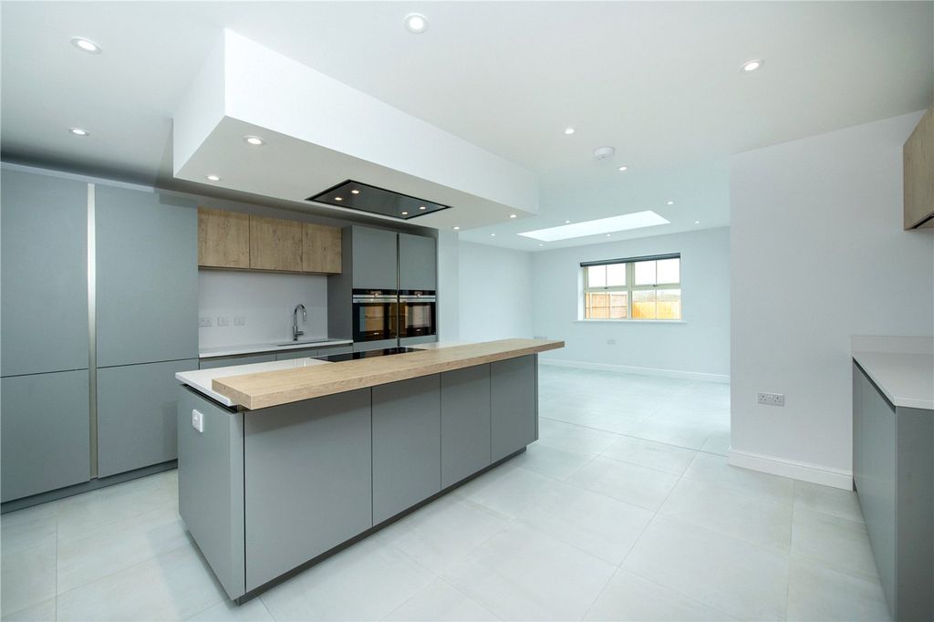Property photo 2 of 11 Picture No. 08