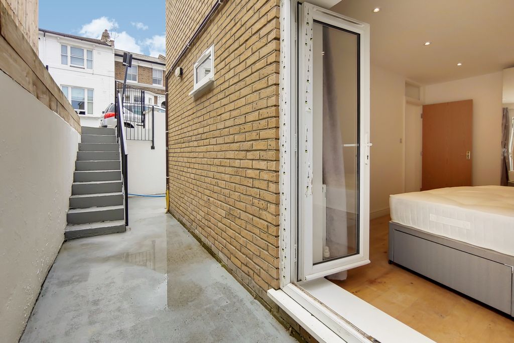 Property photo 3 of 16 Photo 11