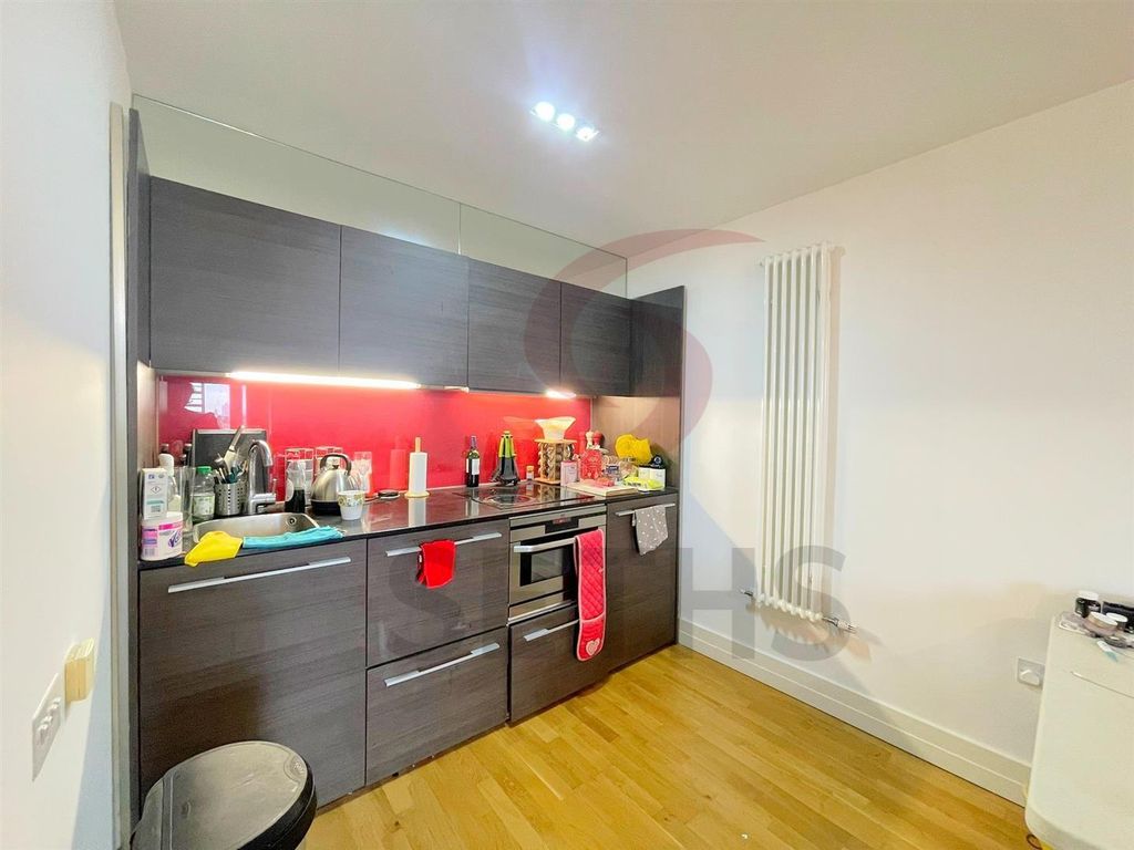 Property photo 3 of 8 Kitchen
