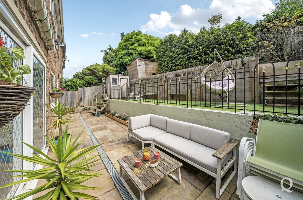 Property photo 3 of 25 Baed5Aae-B58E-4B0...