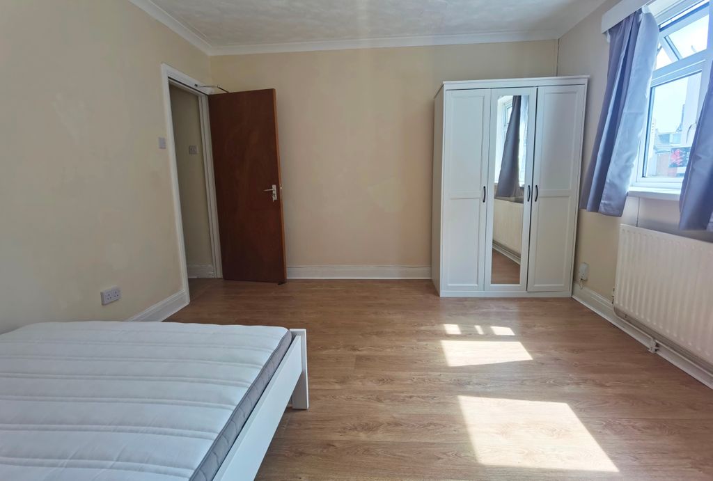 Property photo 3 of 24