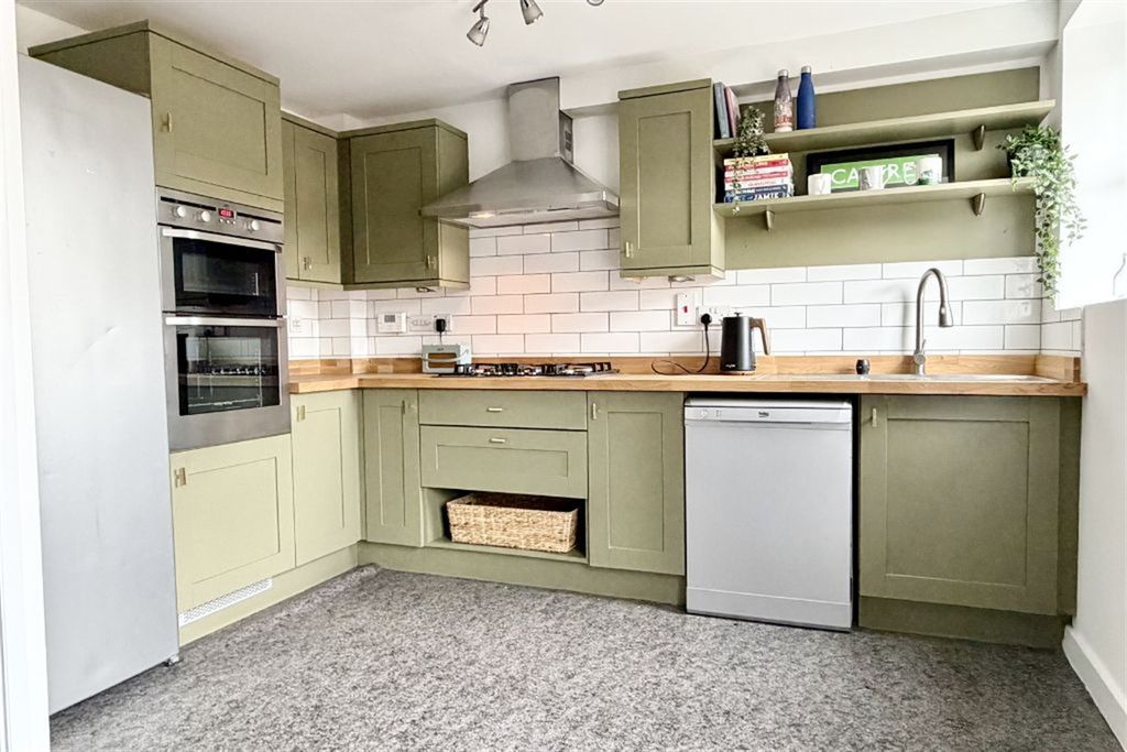 Property photo 3 of 42 Kitchen