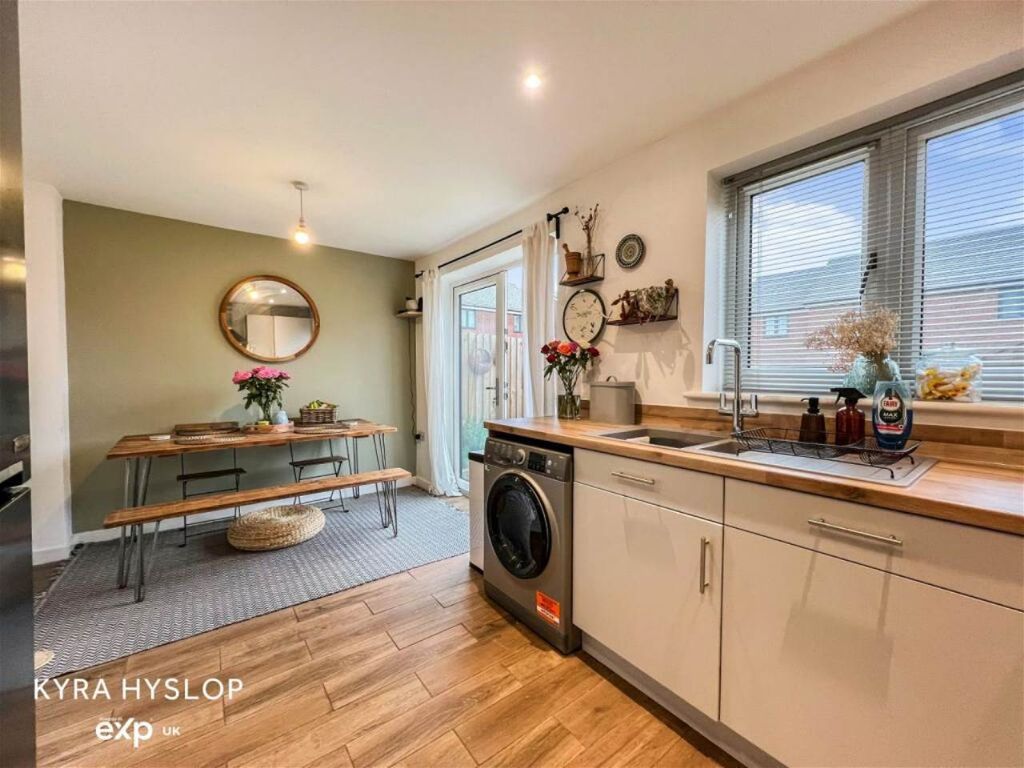 Property photo 1 of 15 Kitchen Dining