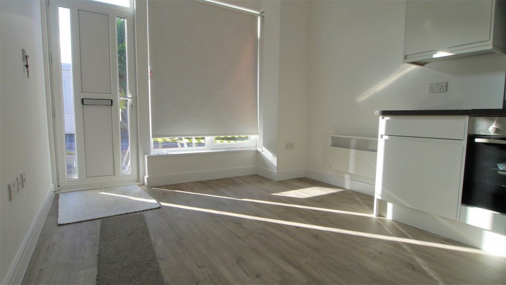 Property photo 2 of 6 Open Plan Living/Dining Room
