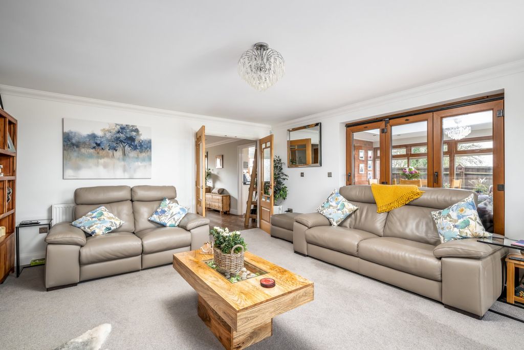 Property photo 3 of 34