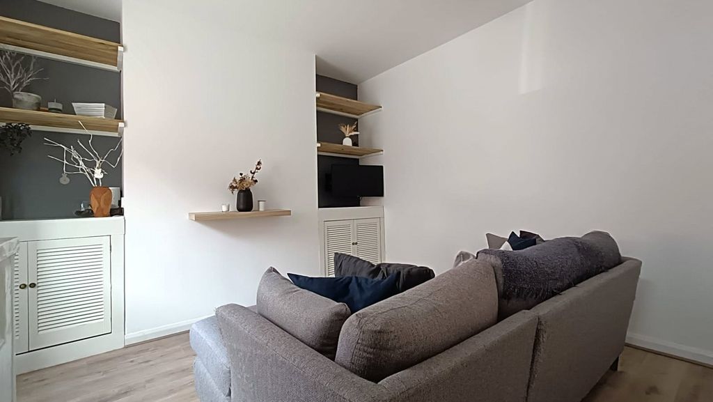 Property photo 2 of 16 Lounge