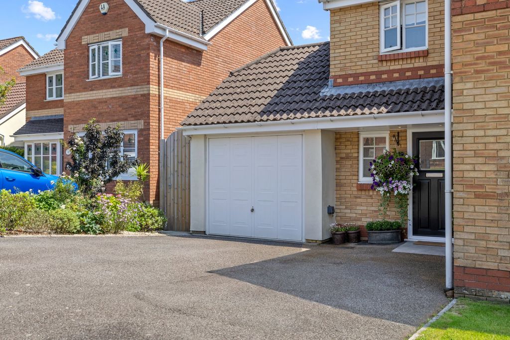 Property photo 2 of 33