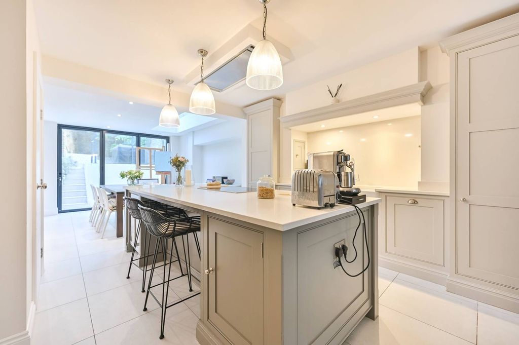 Property photo 3 of 30