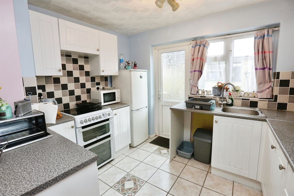 Property photo 2 of 17