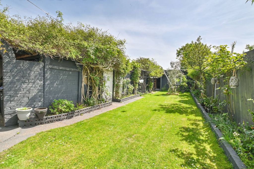 Property photo 3 of 18
