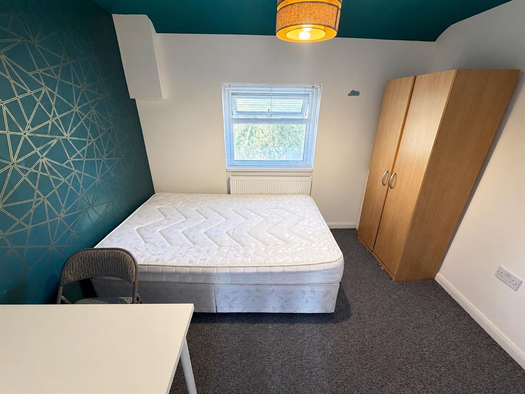 Property photo 3 of 5 B8Fc8E26-A6A7-4B4c-8E4F-420Df34c6A9c.Png