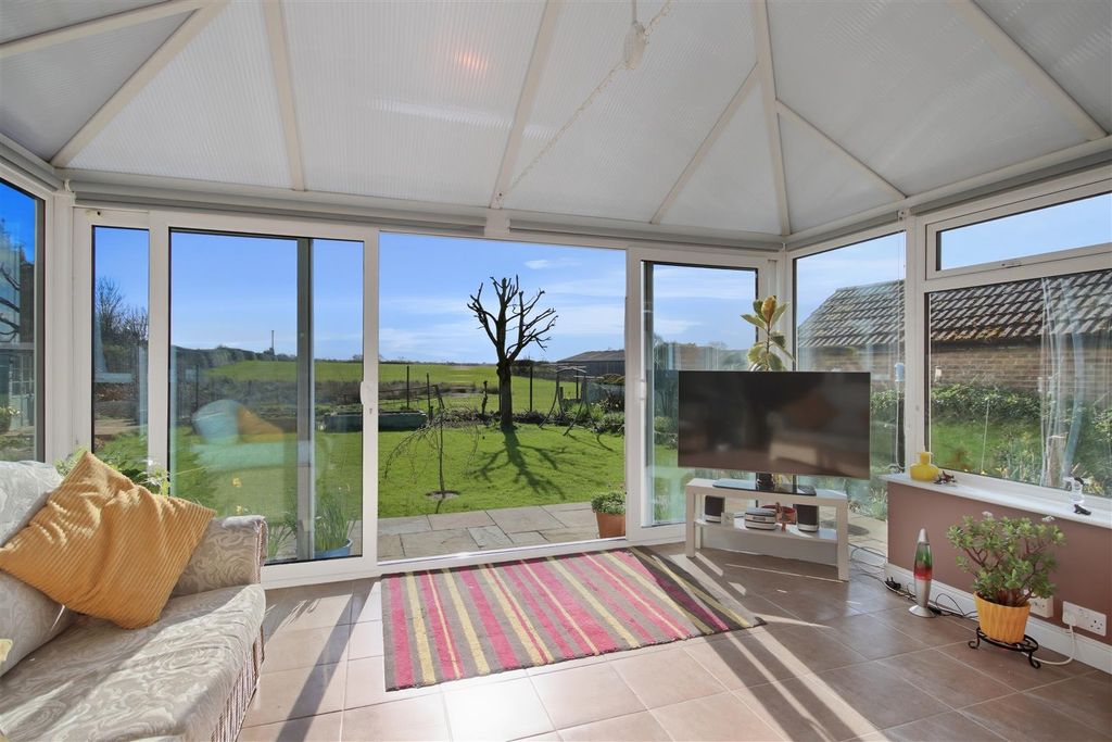 Property photo 2 of 19 Conservatory