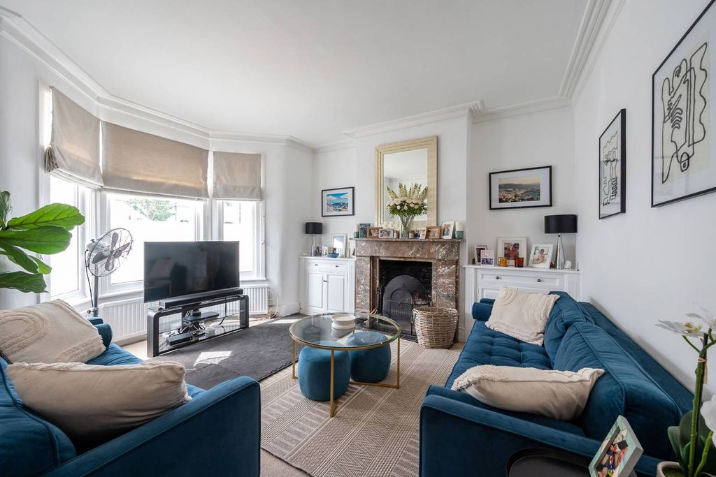 Property photo 1 of 11