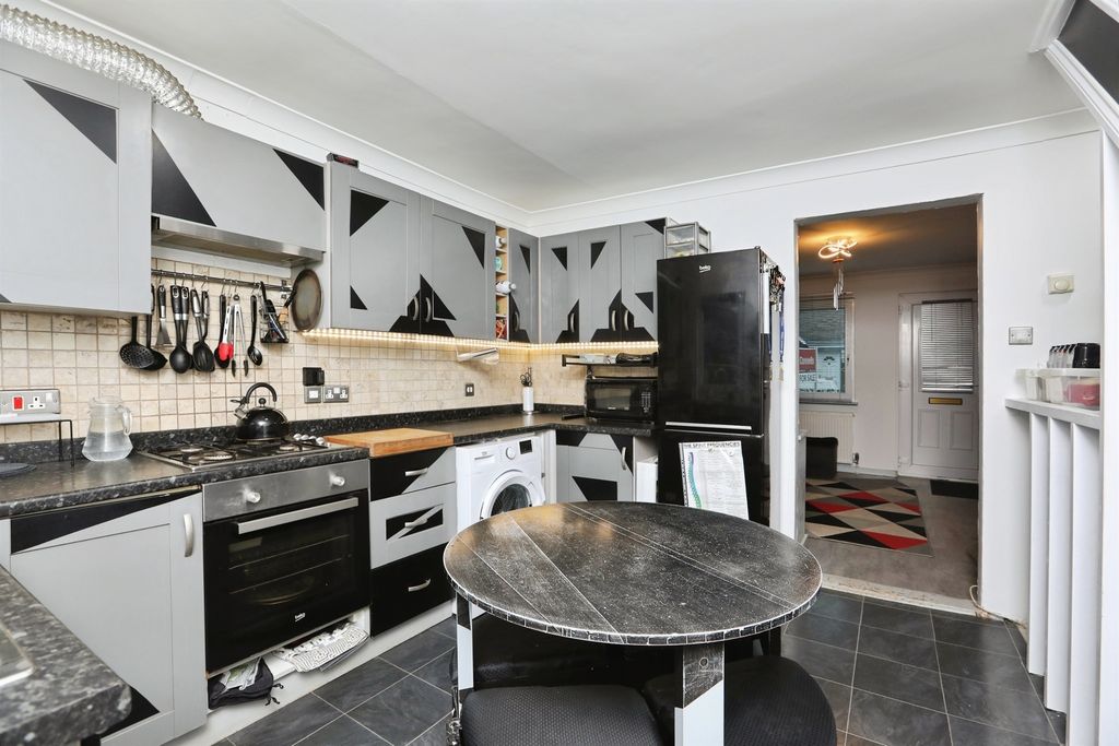 Property photo 2 of 14