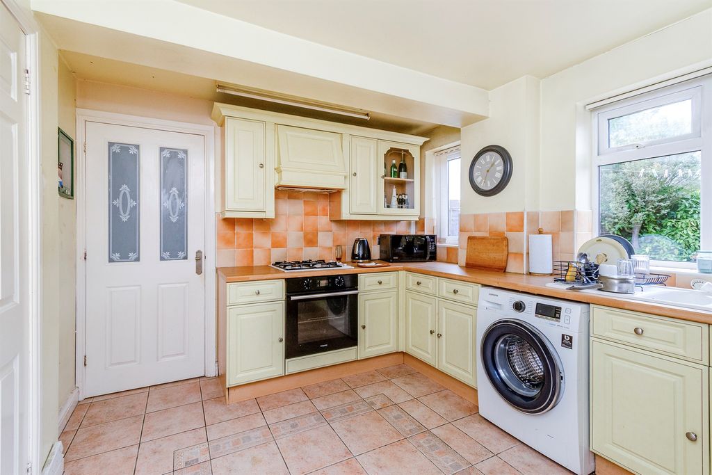 Property photo 3 of 16