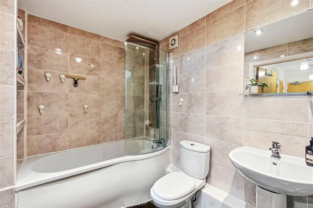 Property photo 2 of 12 Bathroom