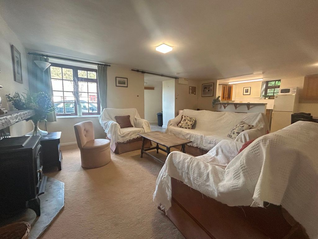 Property photo 3 of 11