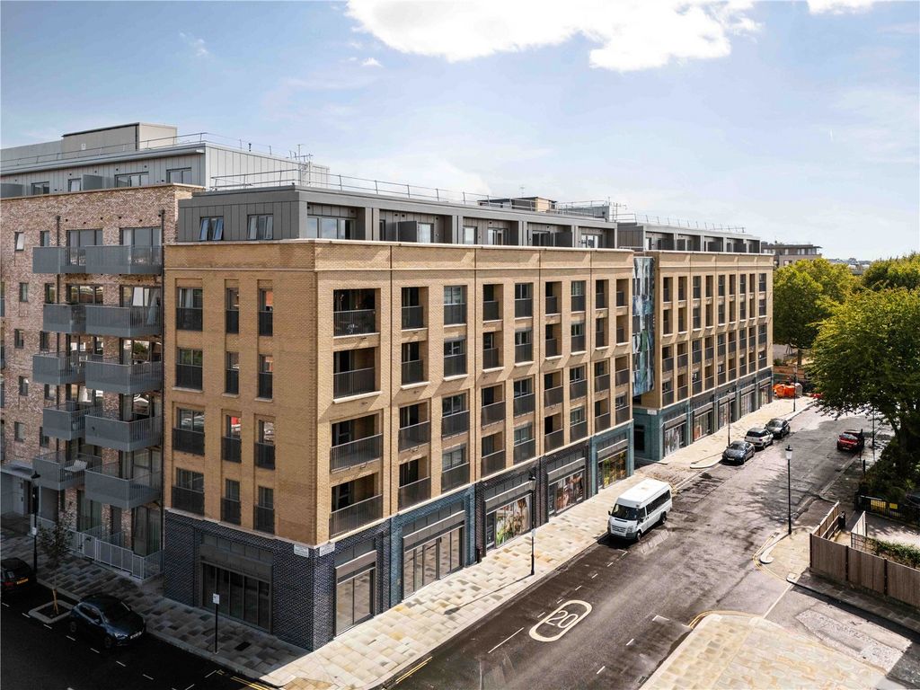 Property photo 2 of 13 The Auria