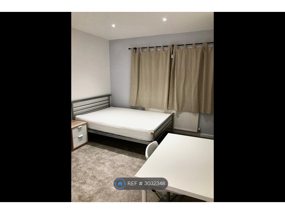 Property photo 2 of 31 Bedroom2