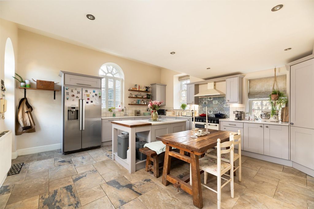 Property photo 2 of 27 Dining Kitchen