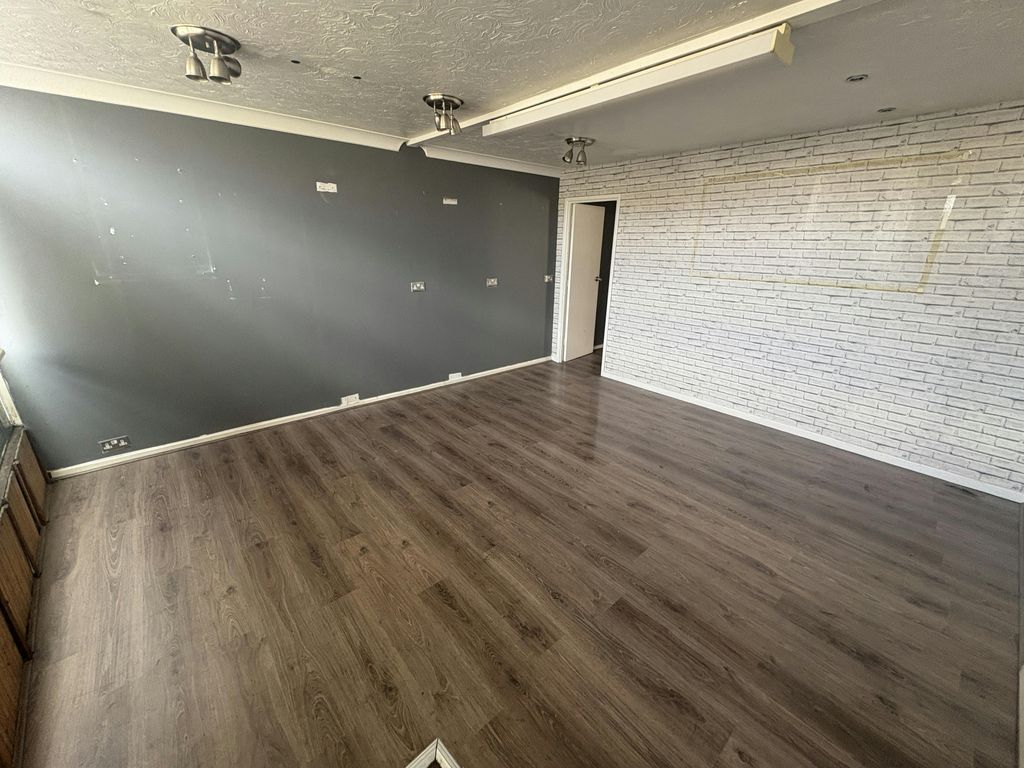 Property photo 3 of 4 25 Waterloo Road4.Jpg
