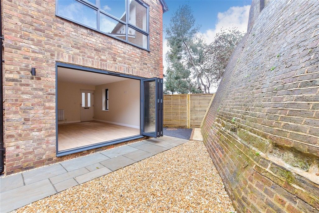 Property photo 2 of 10 External Lifestyle Photograph