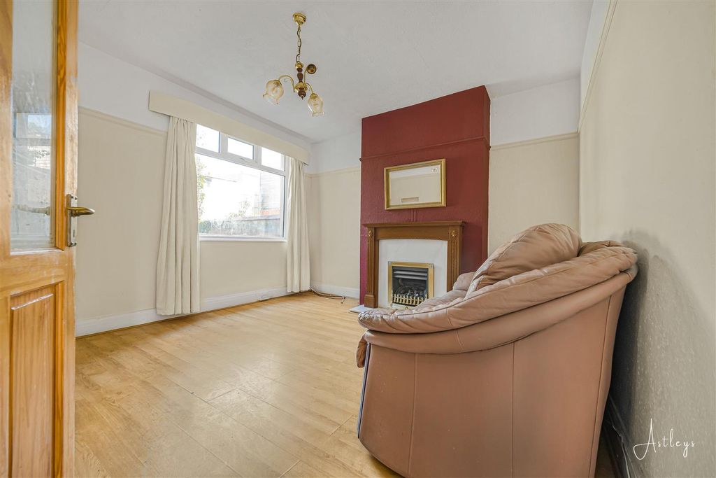 Property photo 3 of 17 Sitting Room