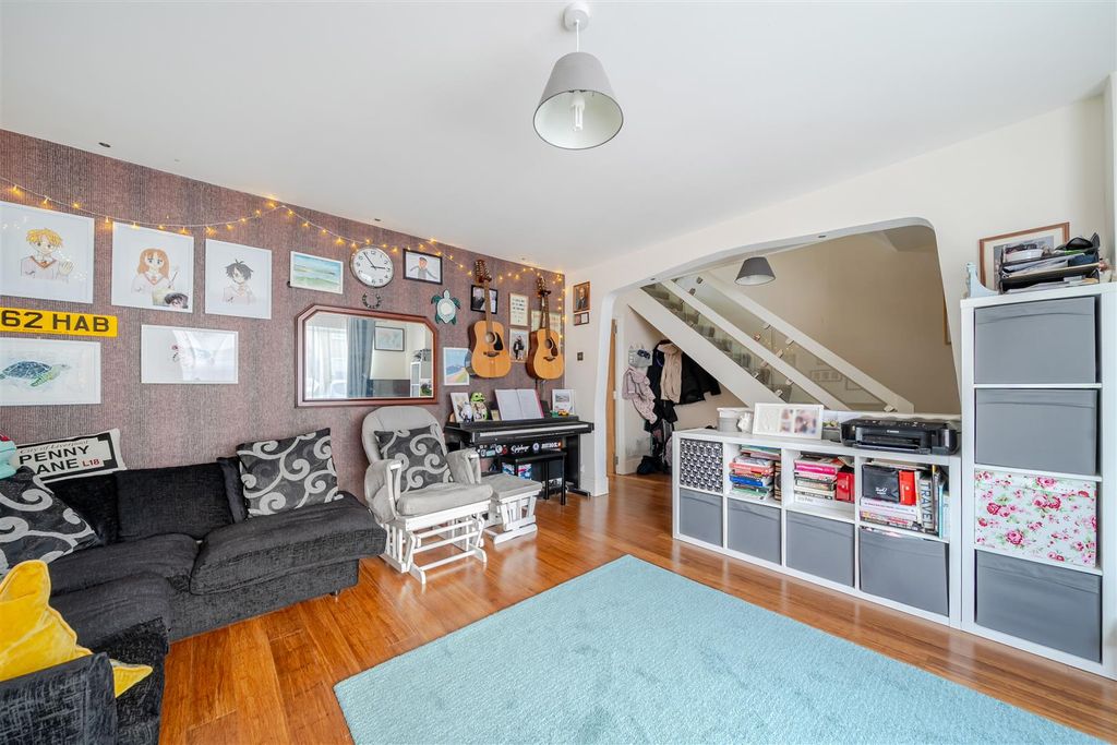 Property photo 3 of 13 1384698-6-69249505A16Bb.Jpg