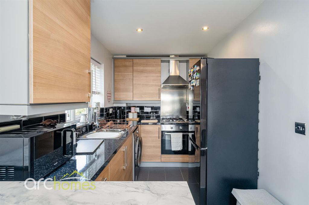Property photo 3 of 18 Brentwood-4.Jpg