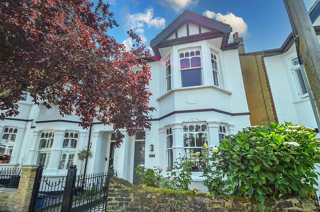 Property photo 2 of 35