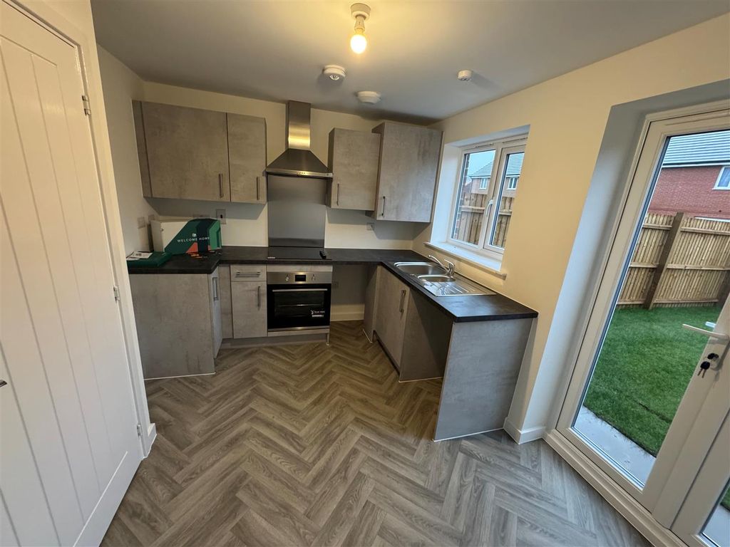 Property photo 3 of 12 Kitchen.Jpg