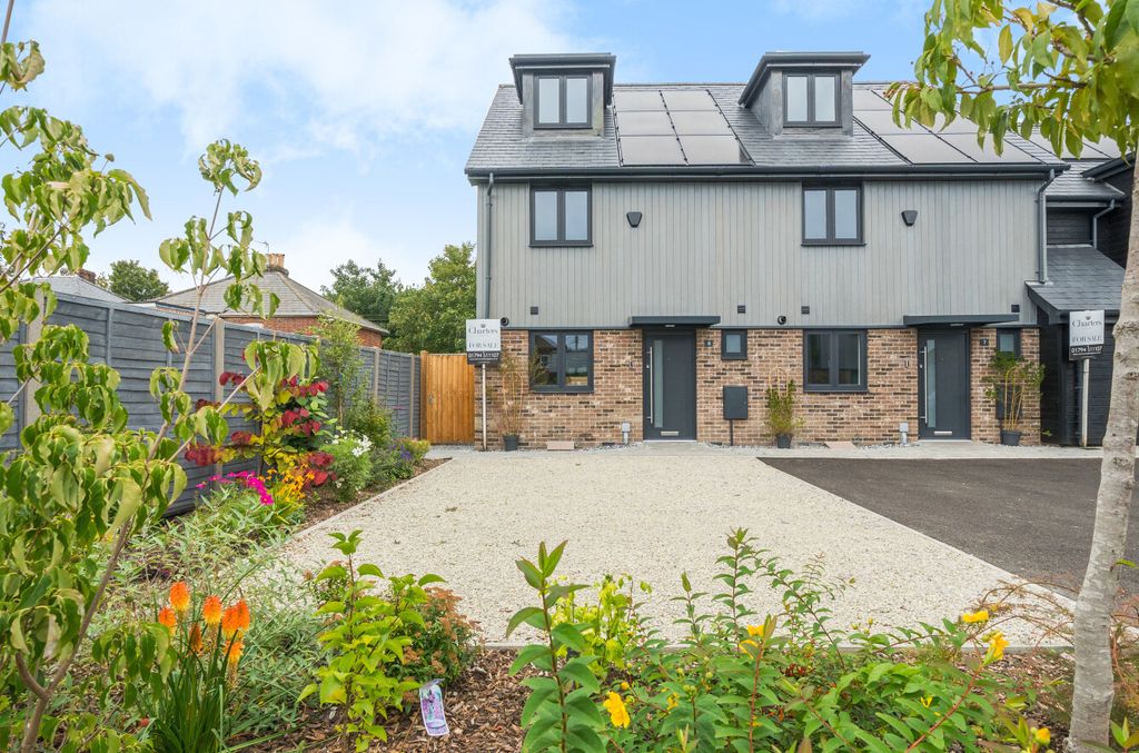 Property photo 1 of 13 1341462-9-68A3308...