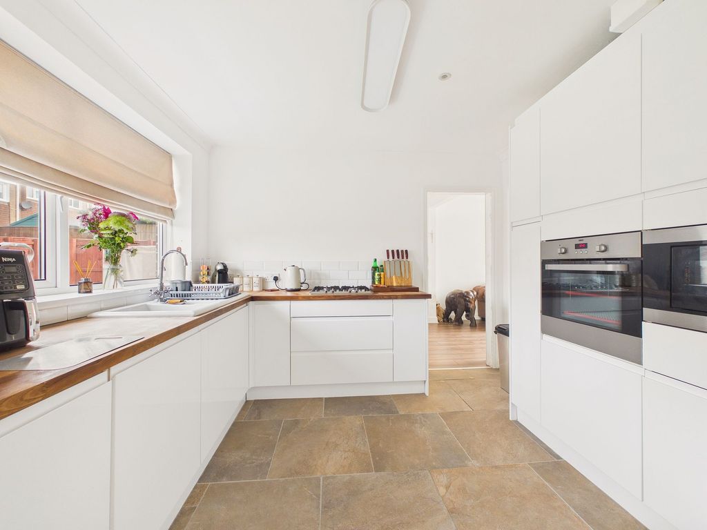 Property photo 2 of 16 Kitchen