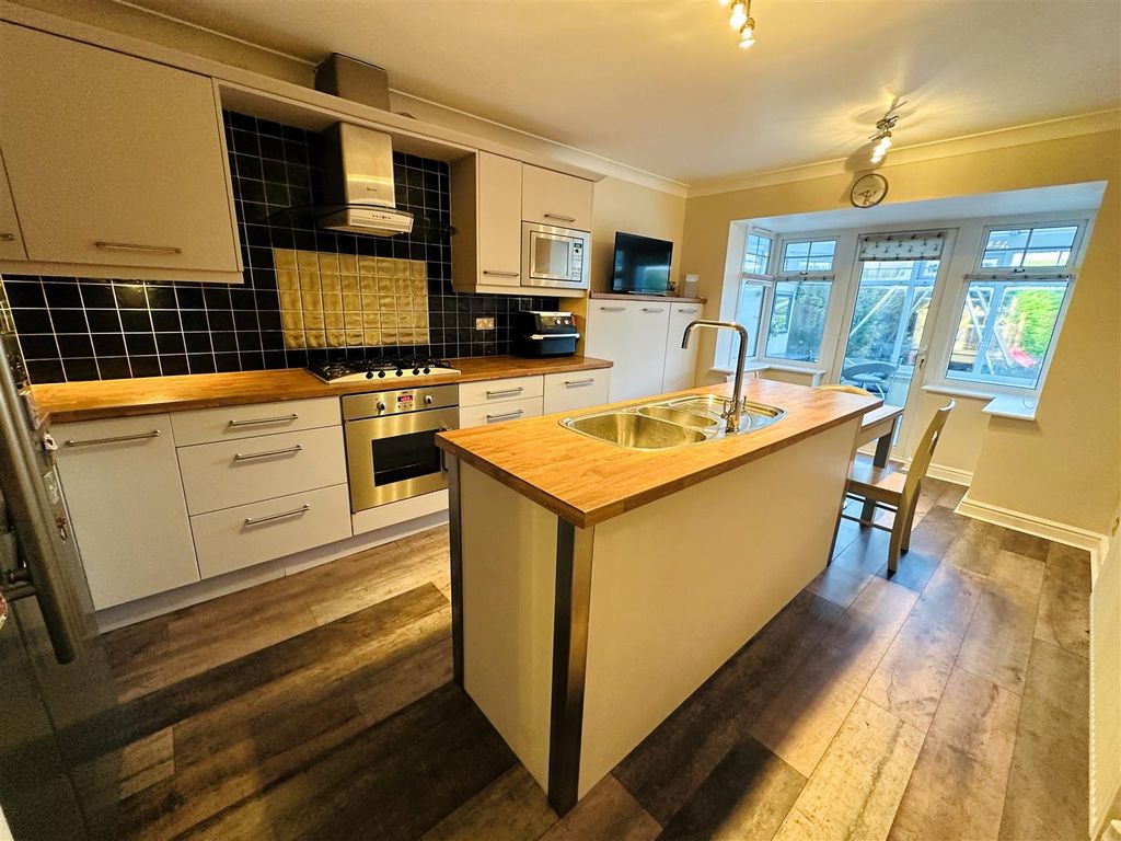 Property photo 3 of 21