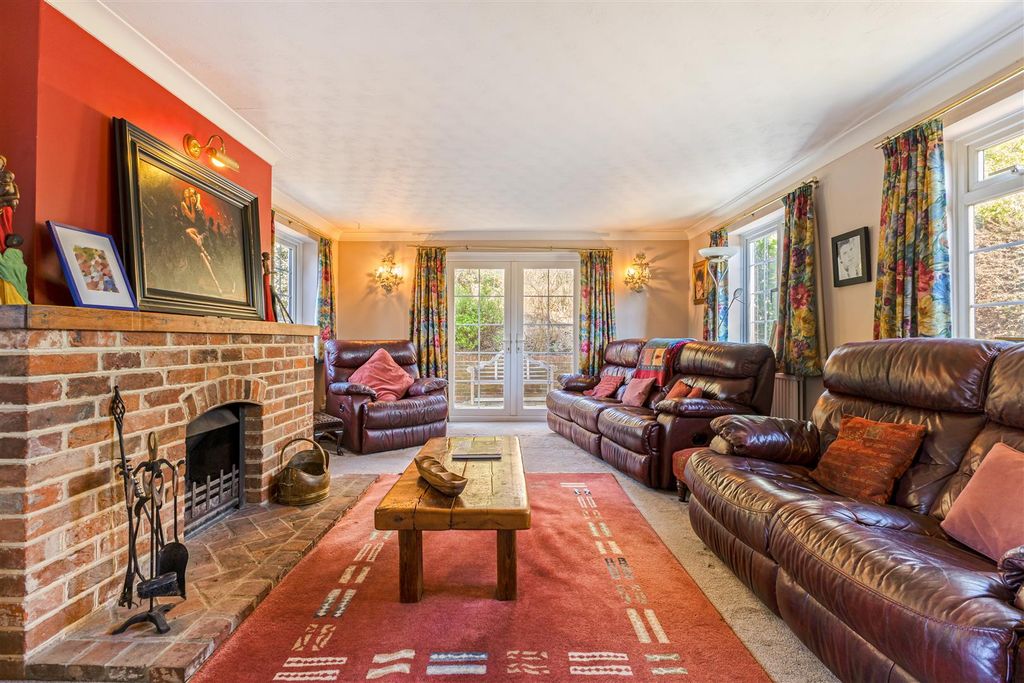 Property photo 2 of 16 Sitting Room