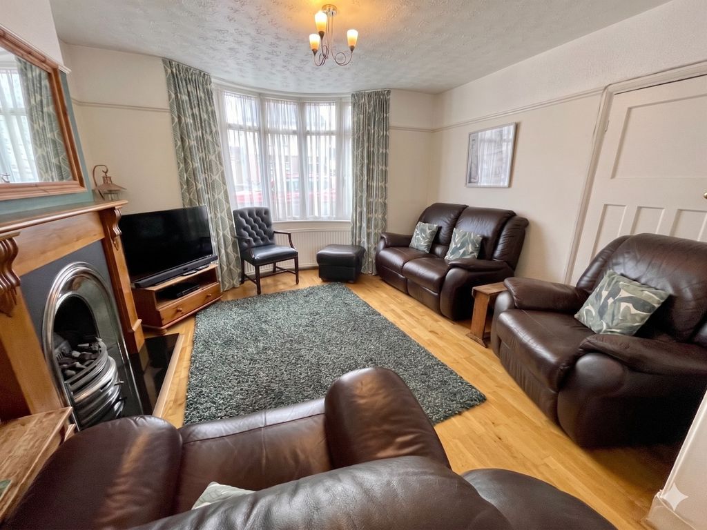 Property photo 2 of 15 4551094