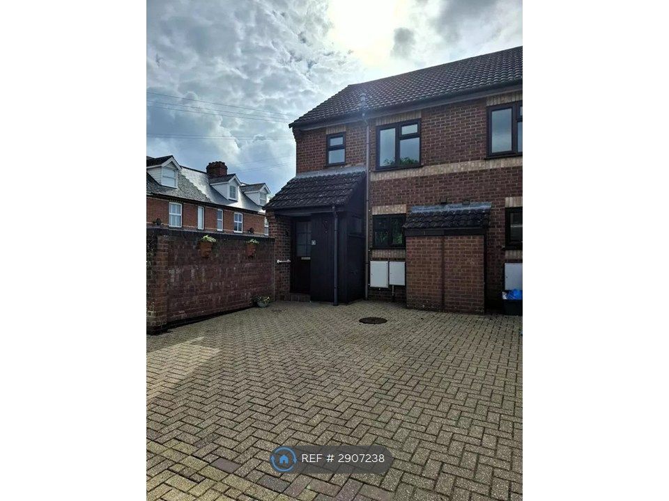 Property photo 2 of 25