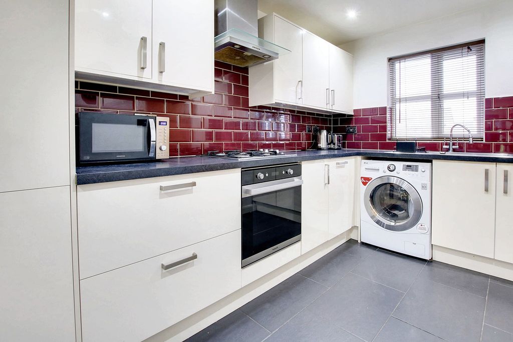 Property photo 3 of 20