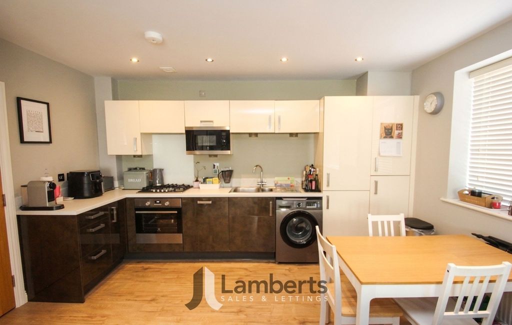 Property photo 2 of 15 Kitchen
