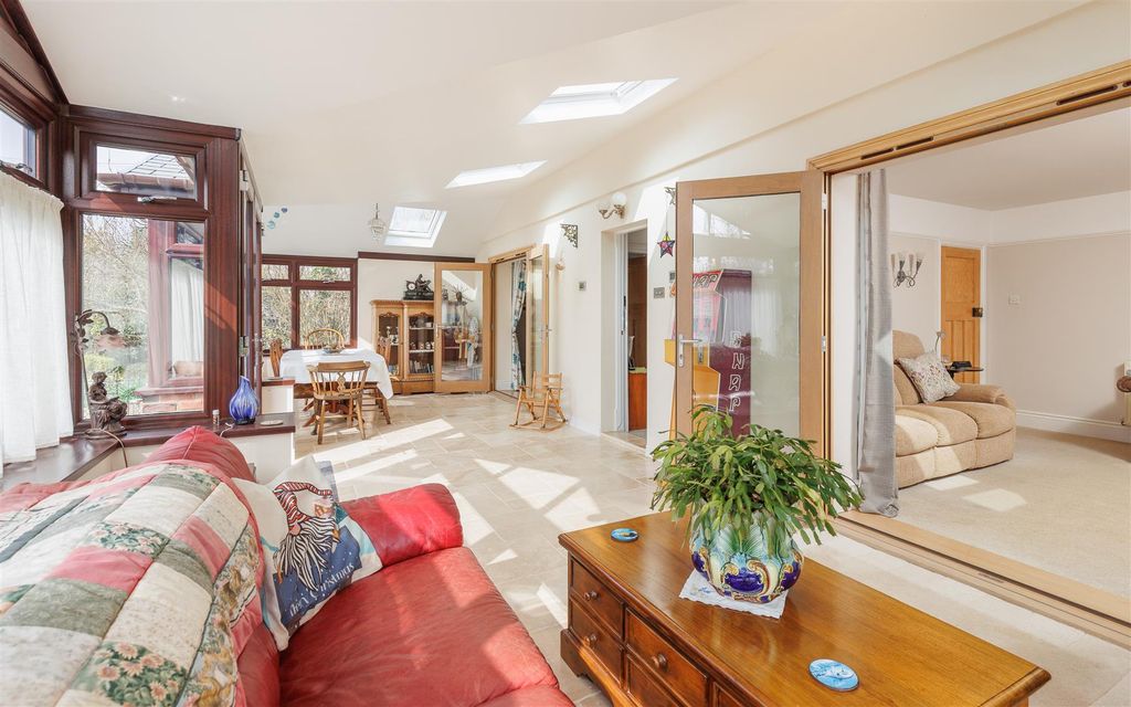 Property photo 3 of 45 Sun Room