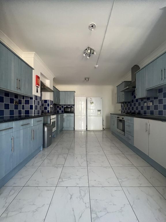 Property photo 2 of 14 Kitchen