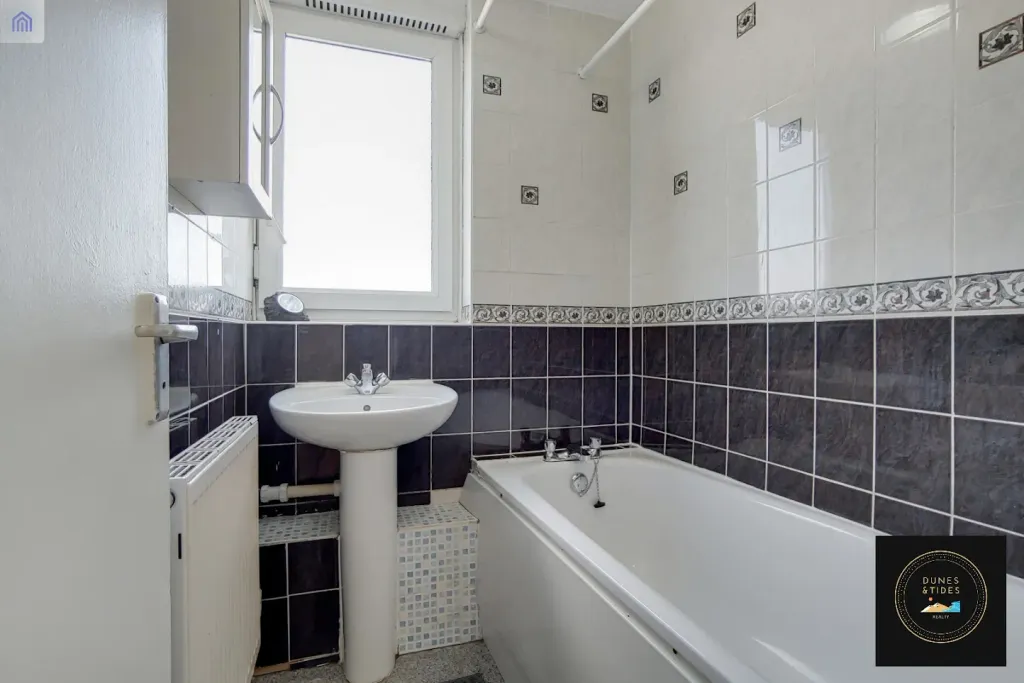 Property photo 2 of 3