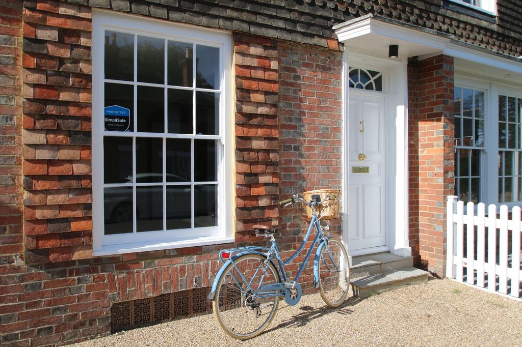 Property photo 2 of 12