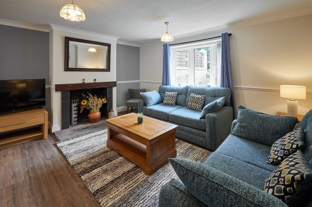 Property photo 1 of 18 Living Room