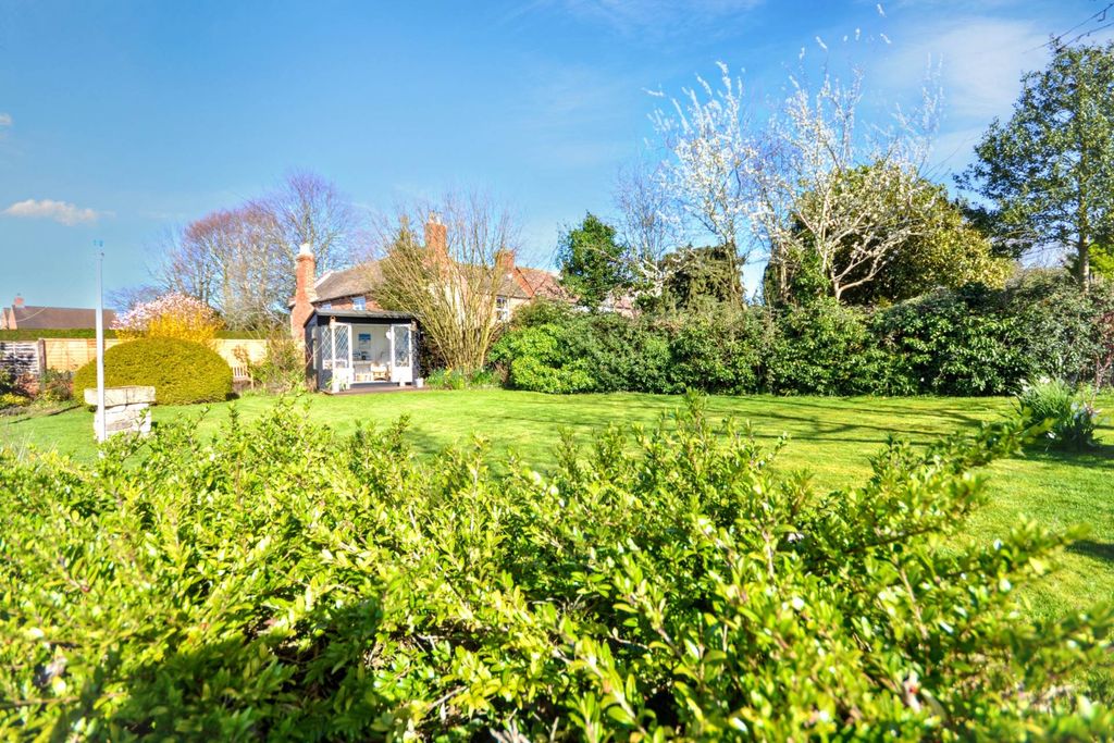 Property photo 2 of 36