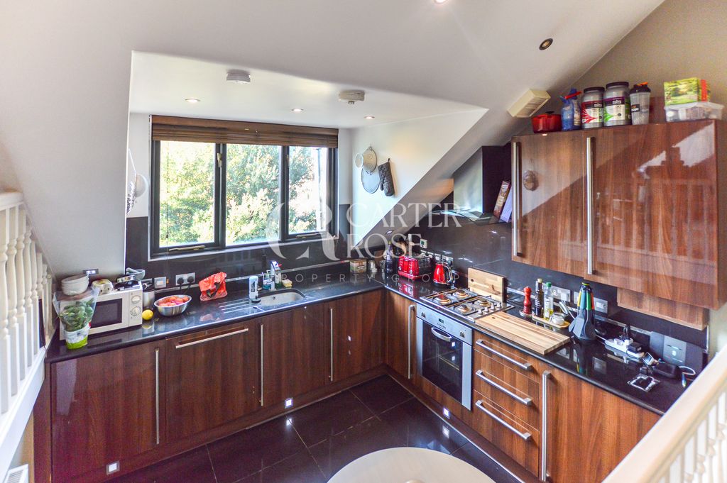 Property photo 1 of 10 Kitchen 