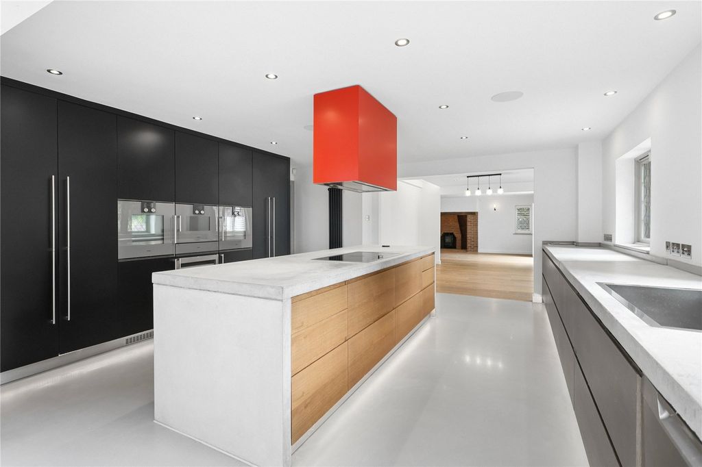 Property photo 3 of 29 Kitchen