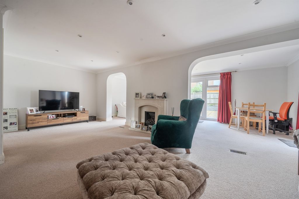 Property photo 3 of 13